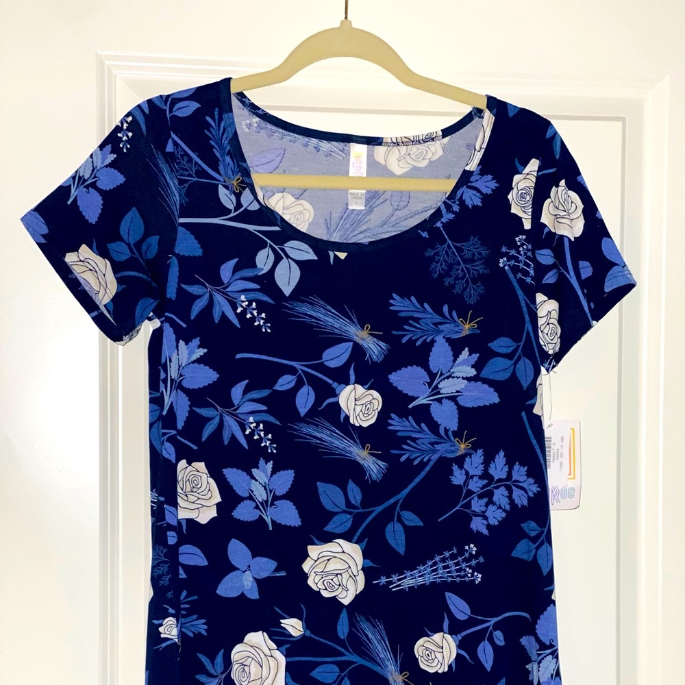NWT Classic T size Small